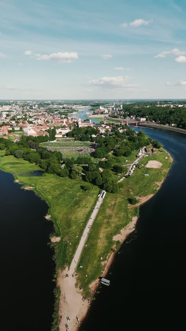 @dokipoki_personazai užkūrė tikrą vakarėlį vaikams Kauno miesto gimtadienyje!!! 🚀💛 Su šokiais tarp spalvotų dūmų ir muilo burbulų bei daugybę smagių eksperimentų, kur ne tik vaikai bet ir tėveliai buvo sužavėti 💫 @kauno_savivaldybe x @dokipoki_personazai . . . #kaunogimtadienis #renginiaikaune #miestorenginiai #dokipoki #dokipokipersonazai