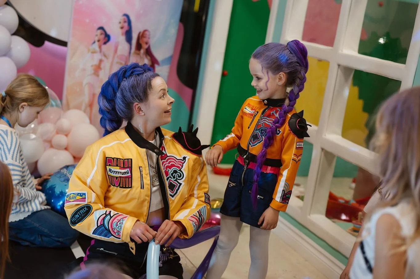 💜 RUMI: Tapk Demonų Medžiotoja ir TU!💜 ✨ Šokanti ir dainuojanti Rumi! ✨ Huntrix tatuiruotės ir šukuosenos ✨ Slapčiausios Demonų Medžiotojų misijos Pilną @dokipoki_personazai Rumi programą rasite čia: https://dokipoki.lt/programos/rumi-demon-hunters/ #dokipoki #dokipokipersonazai #personazai #rumidemonumedziotoja #rumidemonhuntrxkpop💜