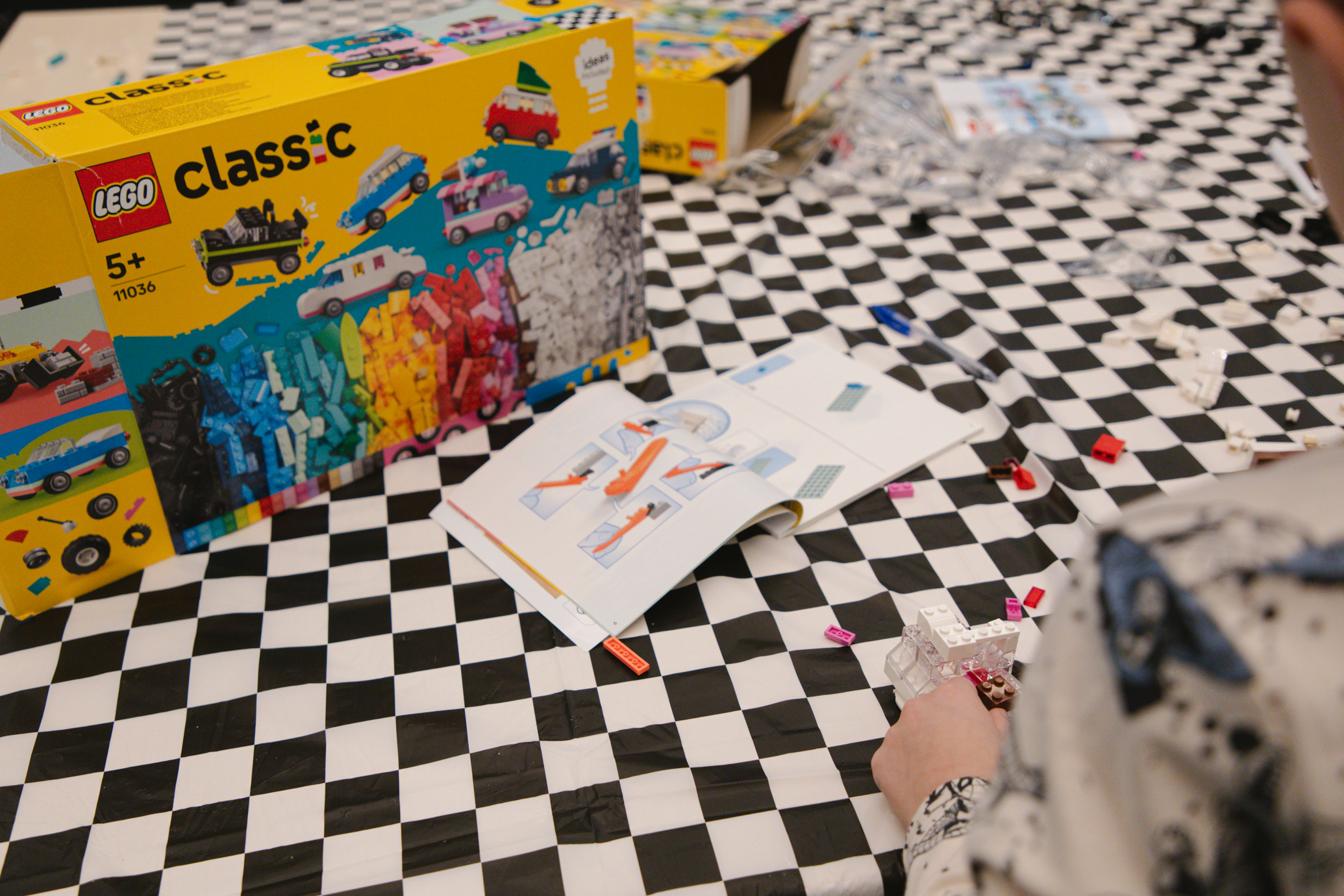 LEGO lenktynių renginys vaikams prekybos centre