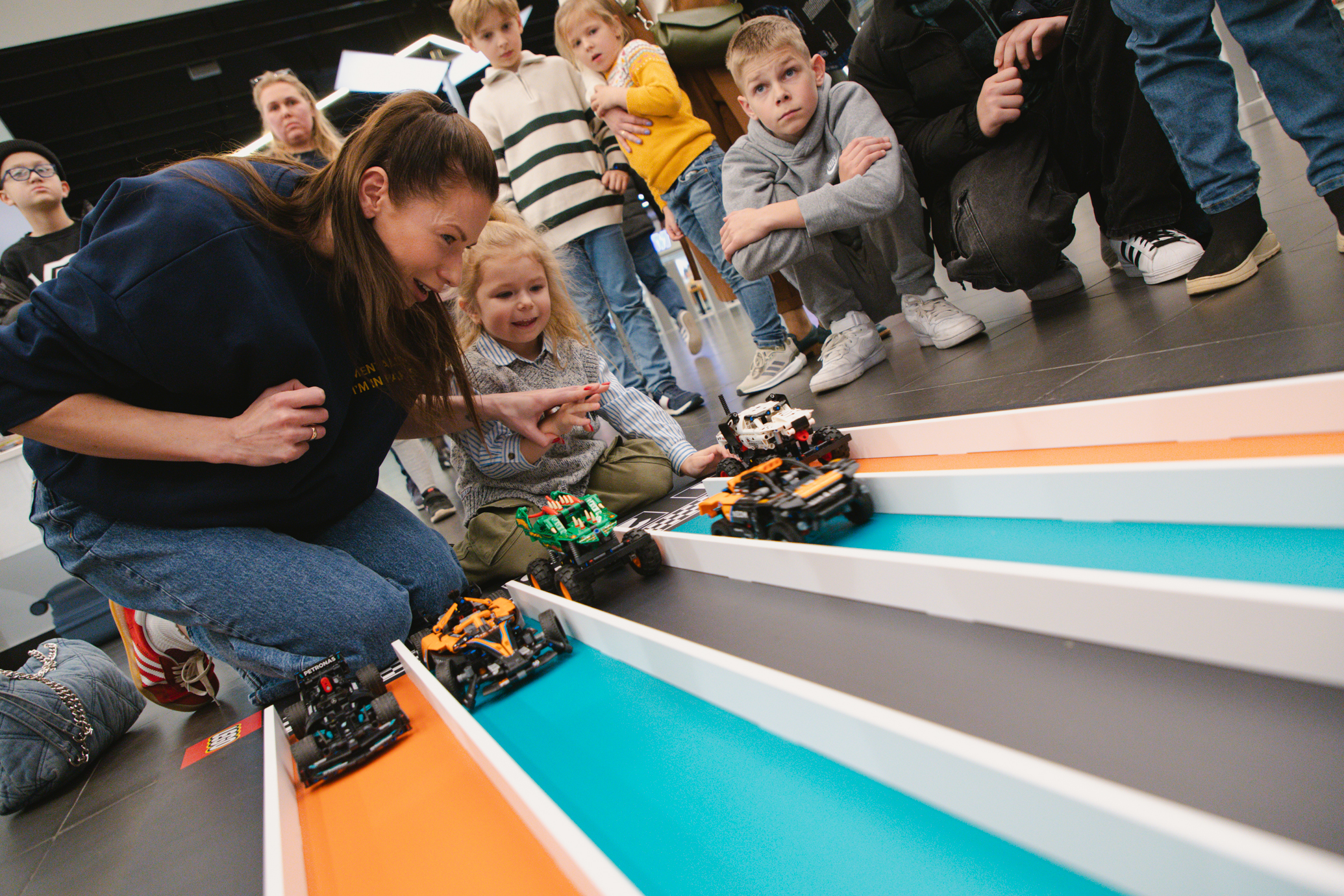 LEGO lenktynės prekybos centro renginyje