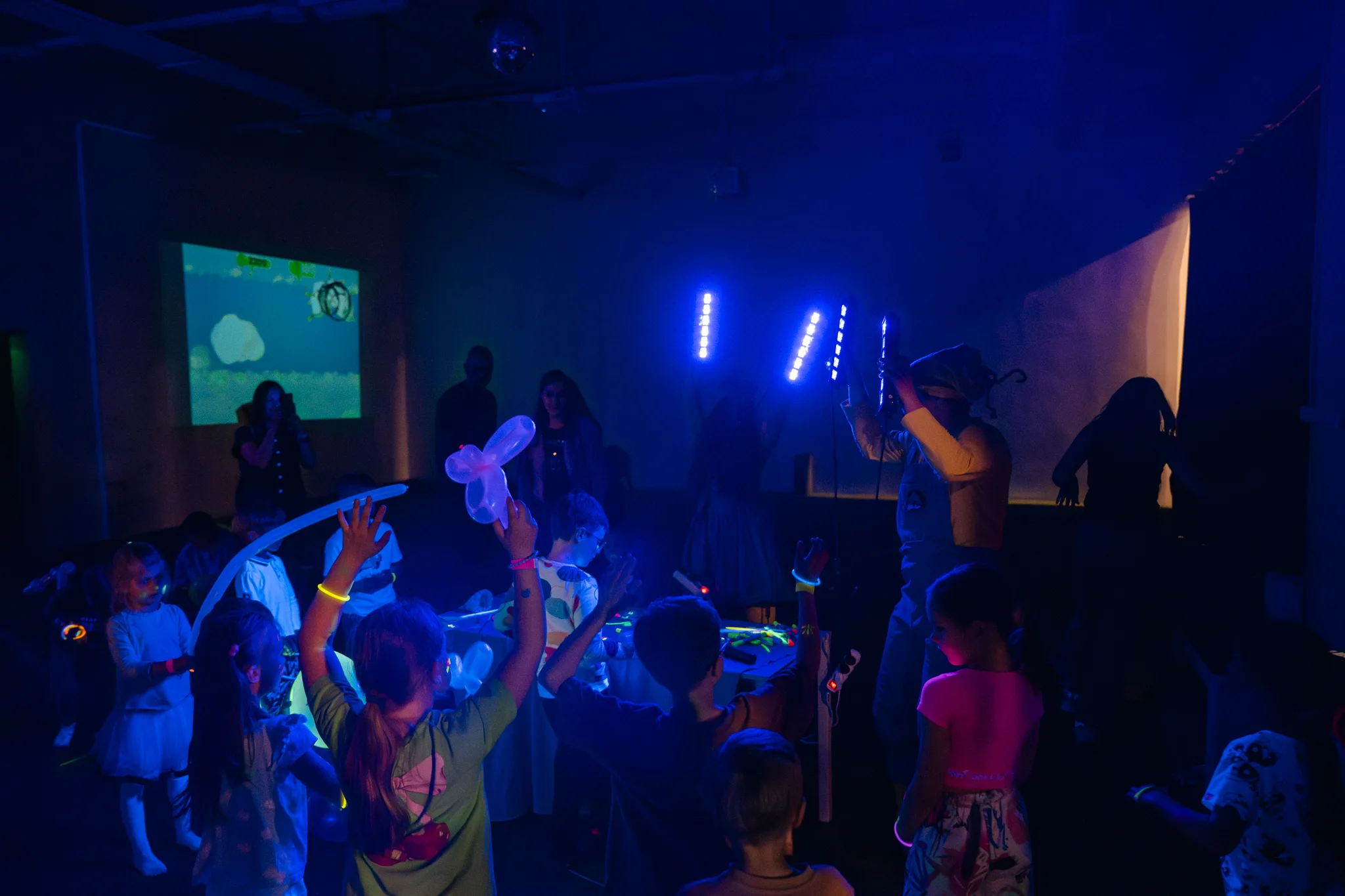 Neoninė programa vaikų šventėje